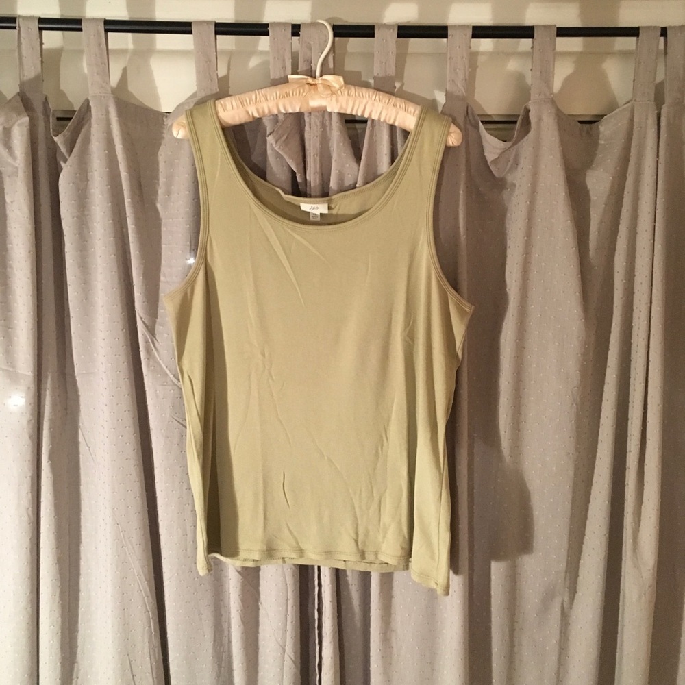 Scoop neck tank top