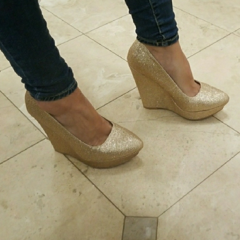 NWOT - Great for the Holidays! - SOLD!