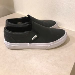 Women’s 7 1/2 black leather vans