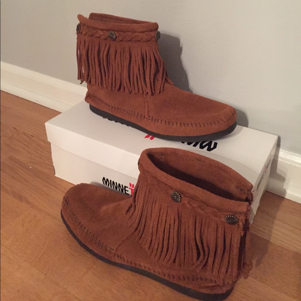 Minnetonka Fringe Ankle Bootie > Size 7 > New!