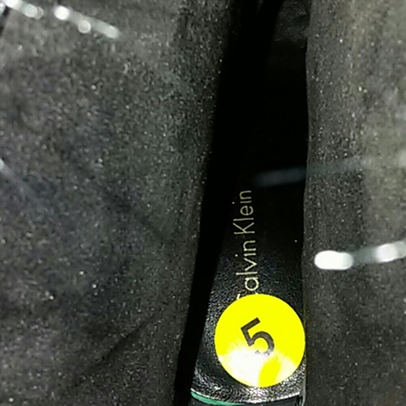 Calvin Klein Sized 5 boots. Like new. - Picture 2 of 8