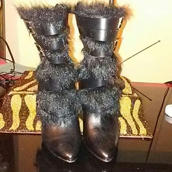 Calvin Klein Sized 5 boots. Like new. - Picture 3 of 8