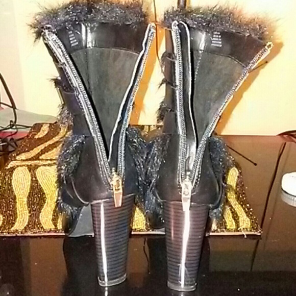 Calvin Klein Sized 5 boots. Like new. - Picture 4 of 8