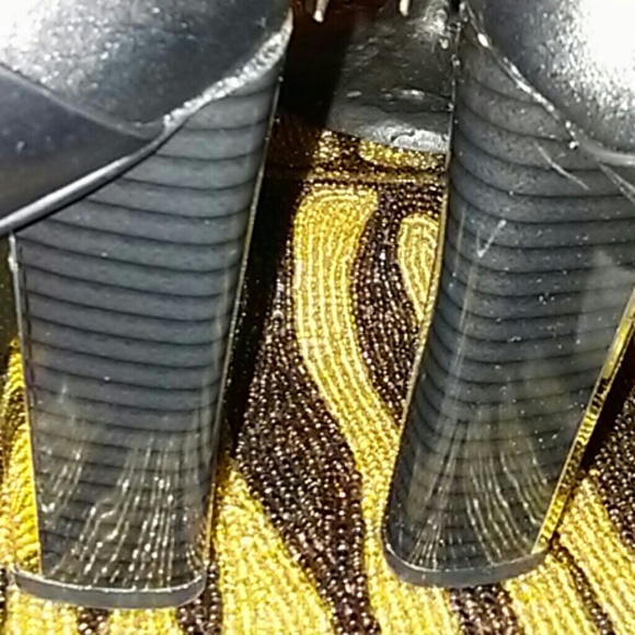 Calvin Klein Sized 5 boots. Like new. - Picture 6 of 8