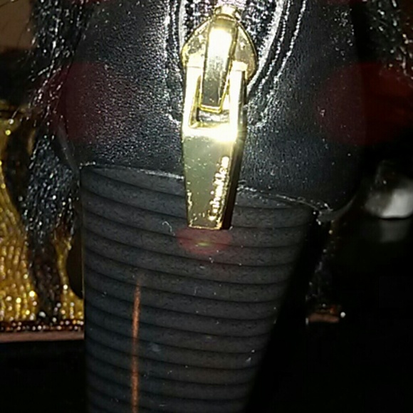 Calvin Klein Sized 5 boots. Like new. - Picture 7 of 8