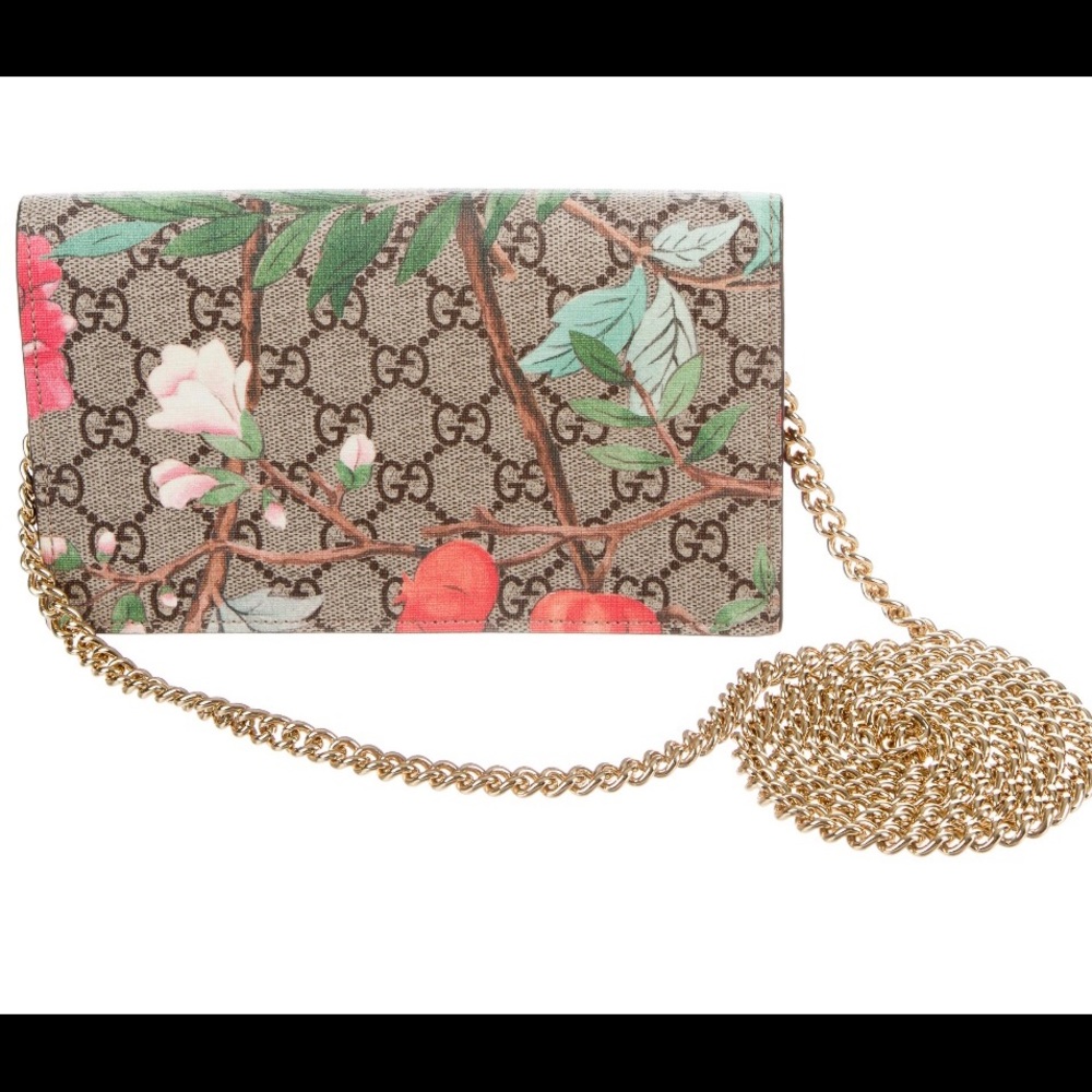 Authentic Gucci Tian GG Supreme wallet on chain