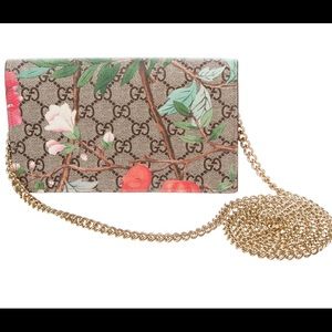 Authentic Gucci Tian GG Supreme wallet on chain