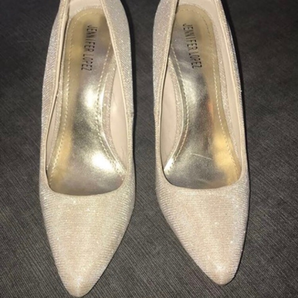 Jennifer Lopez’s sparkling gold heels