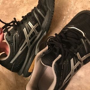 Women’s ASIC volleyball shoes