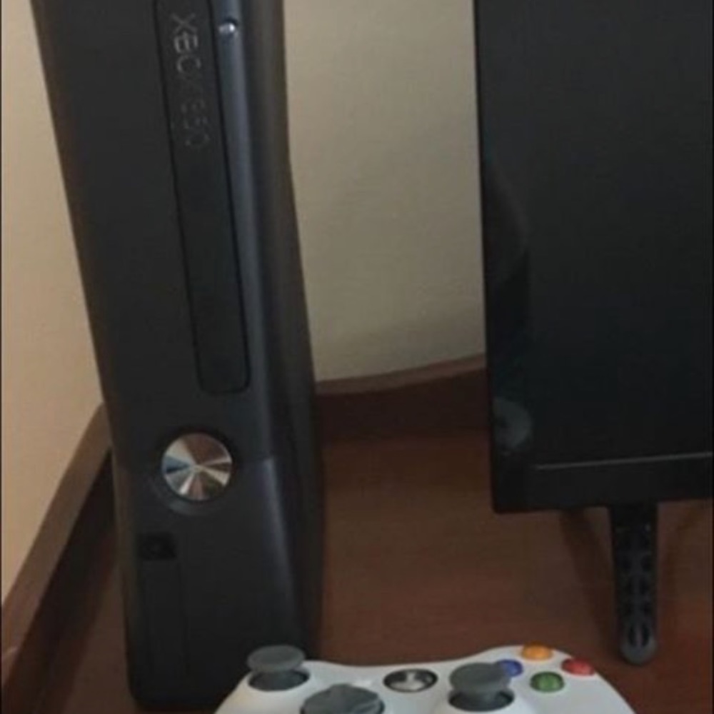 Xbox360 with wireless control and COD collection