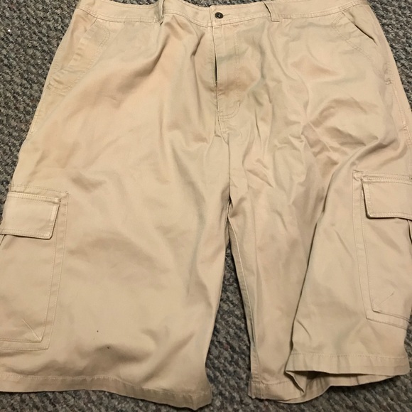 Like new ecko unltd khaki cargo shorts - Picture 1 of 1
