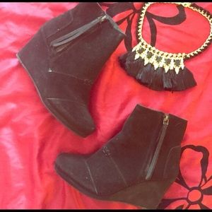 TOMS high desert wedge booties size 6.5 in BOX