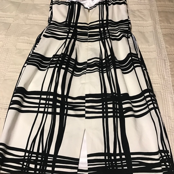 Express black and white strapless dress - Picture 2 of 3
