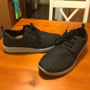 TOMS Sneaker BRAND NEW NEVER WORN