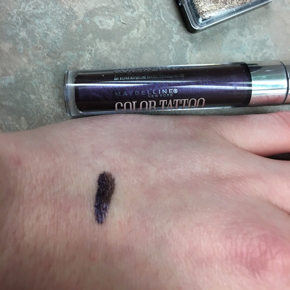 Cosmetics bundle - Picture 6 of 7