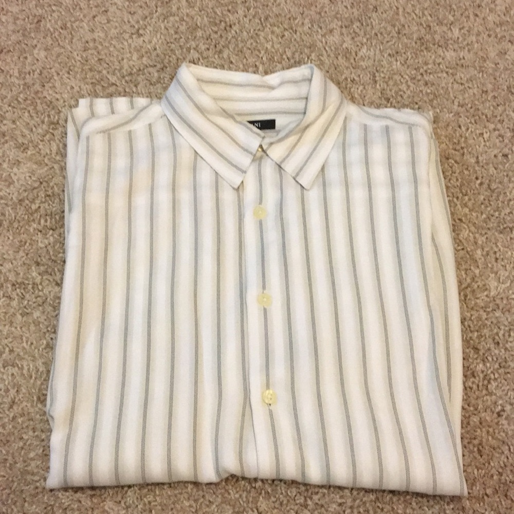 Men’s ALFANI short sleeve shirt.