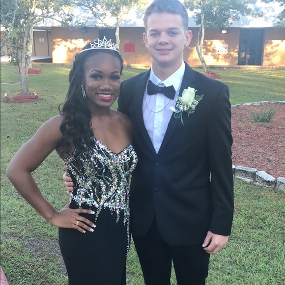 Wore once (you can put out an offer) - Picture 1 of 4