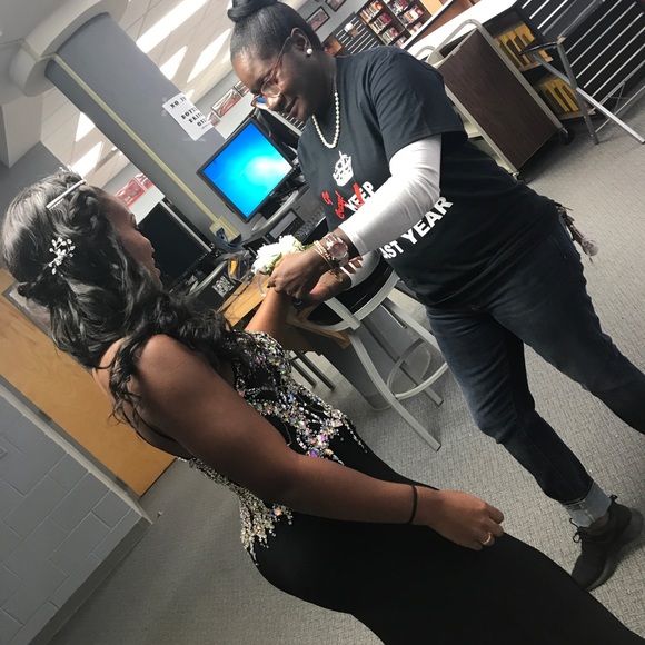 Wore once (you can put out an offer) - Picture 2 of 4