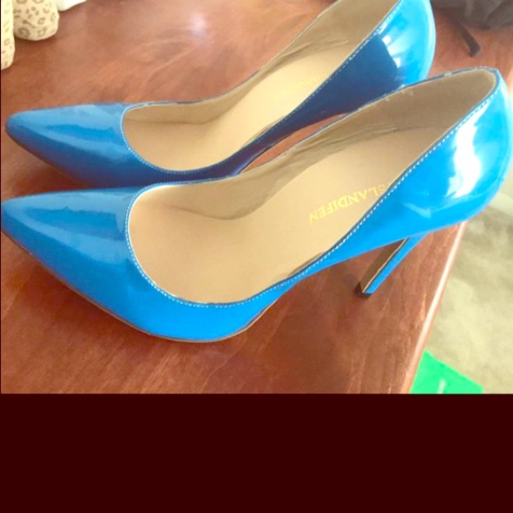 Blue heels never worn , too big
