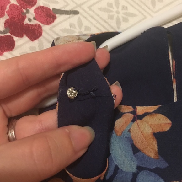 Adorable floral shell top by J. Crew - Picture 3 of 3