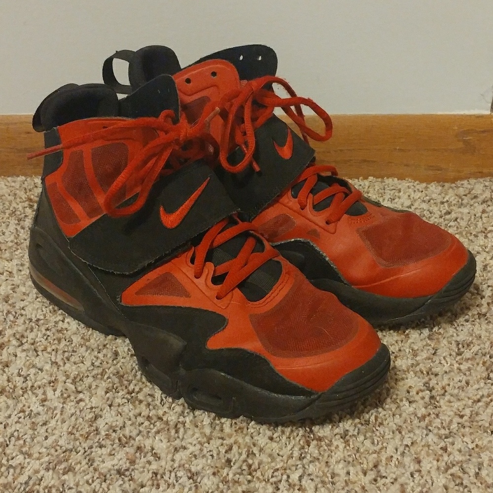 Nike red and black youth basketball shoes size 6.5
