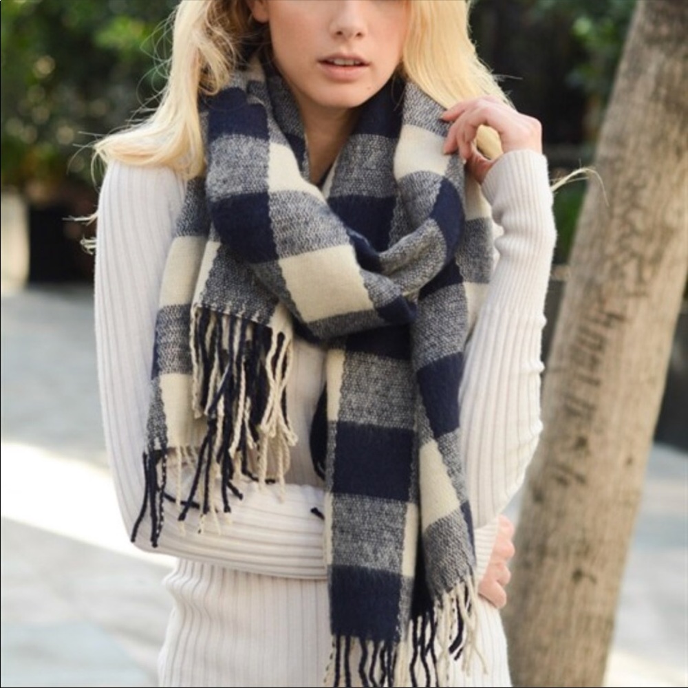 Buffalo Checkered Tassel Scarf