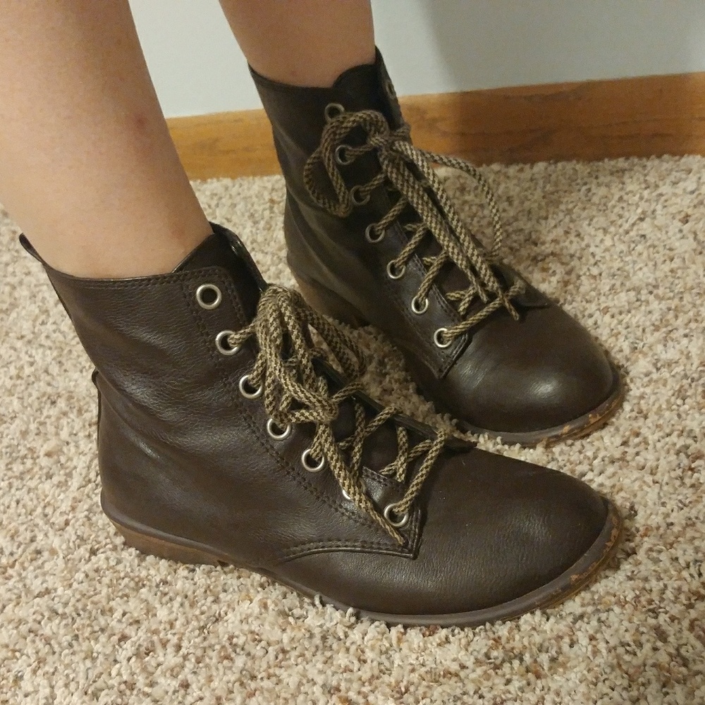 Dirty Laundry brown lace up boots size 7.5