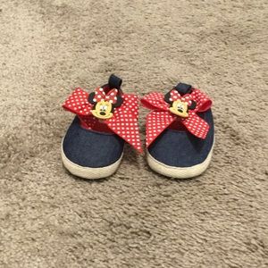 Minnie Mouse infant shoes.