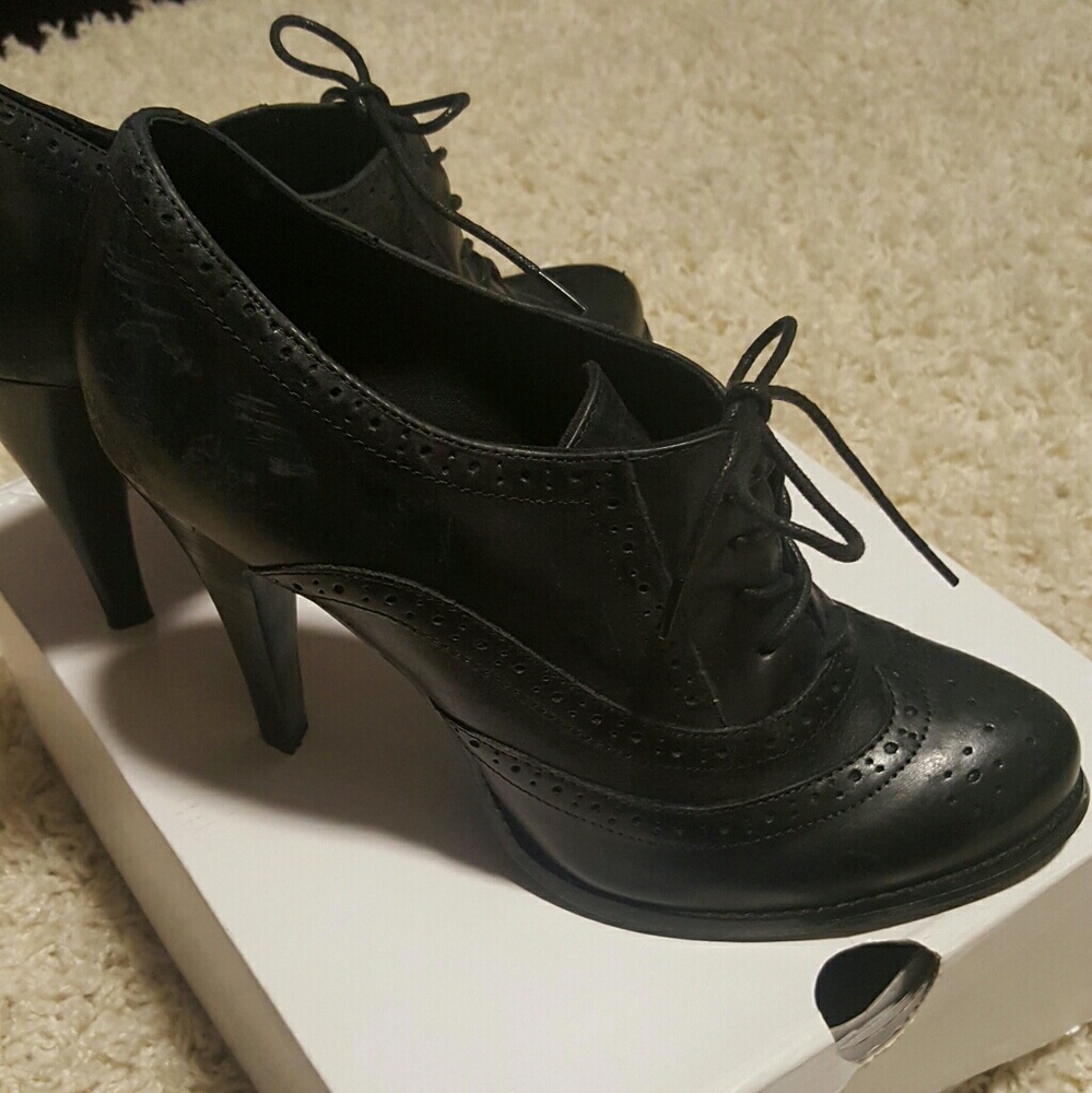 ALDO Karina black leather booties with a heel!