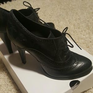 ALDO Karina black leather booties with a heel!