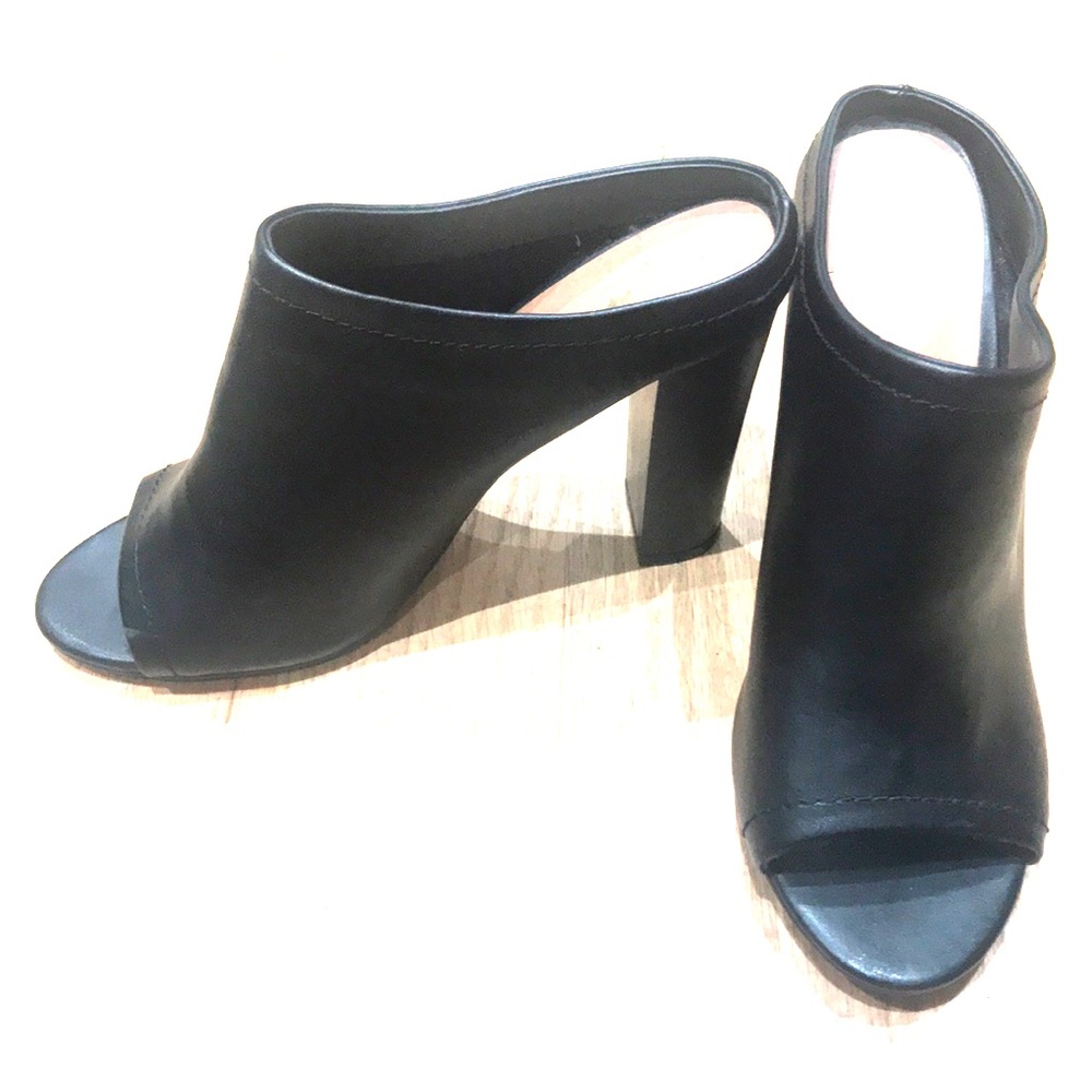 Mossing black mules