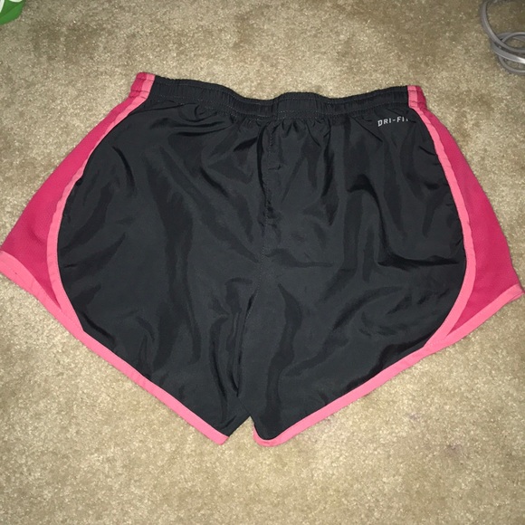 Nike Dri-Fit kids shorts - Picture 2 of 3