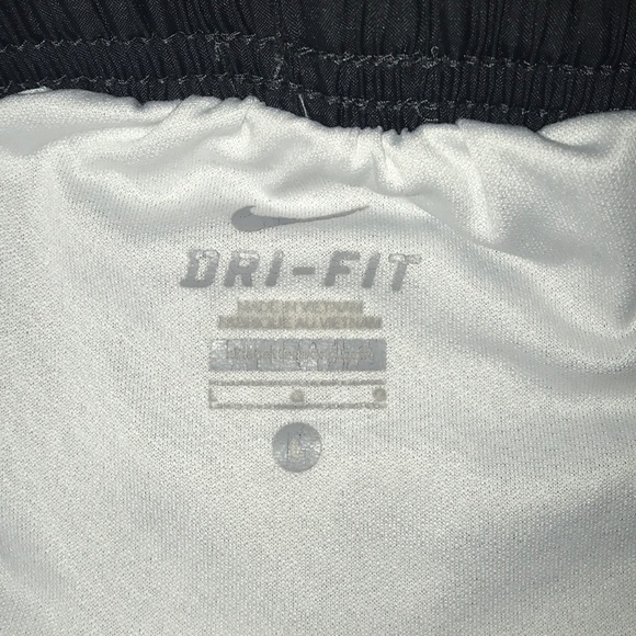Nike Dri-Fit kids shorts - Picture 3 of 3