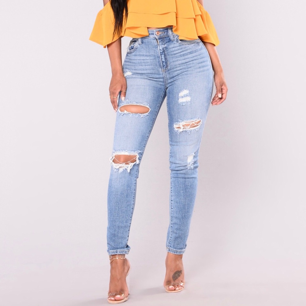 Fashion Nova Bit Off Jeans - Light 👖