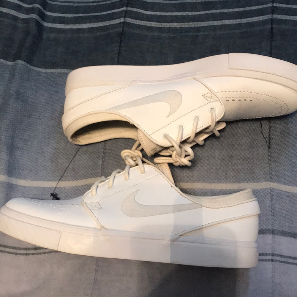 All white nike janoski size 7 box included