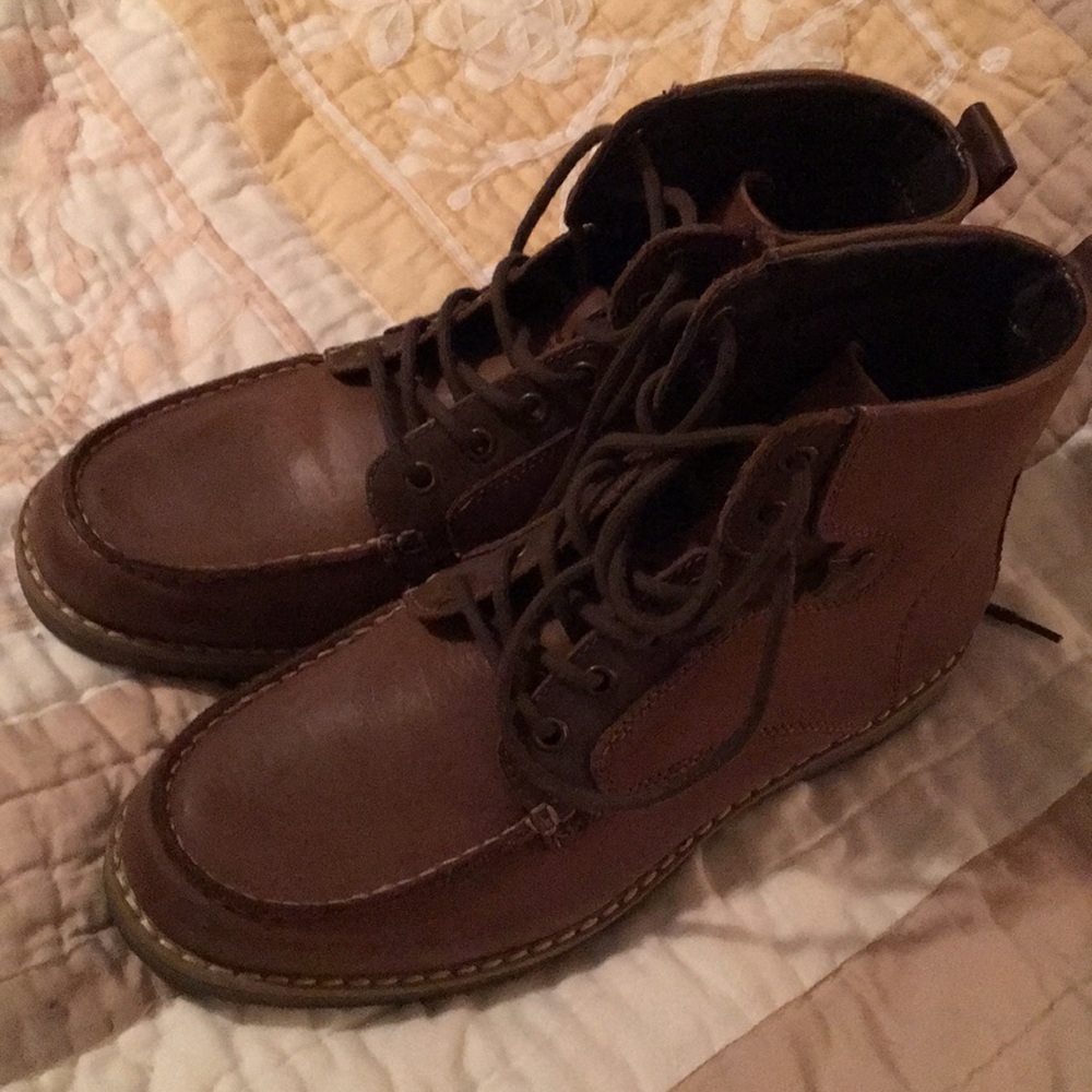 Mens GBX brown leather boots. Un-worn with box
