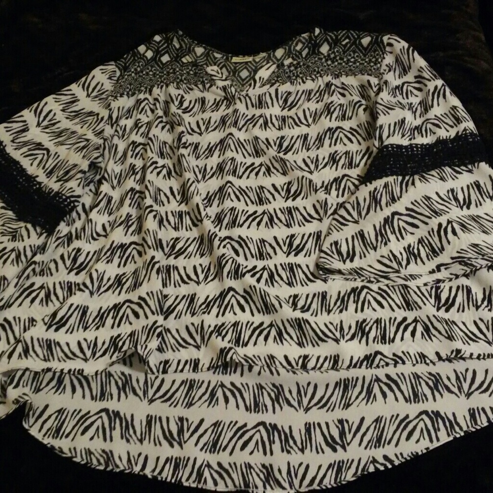 Cato black and white sheer top w/bell sleeves
