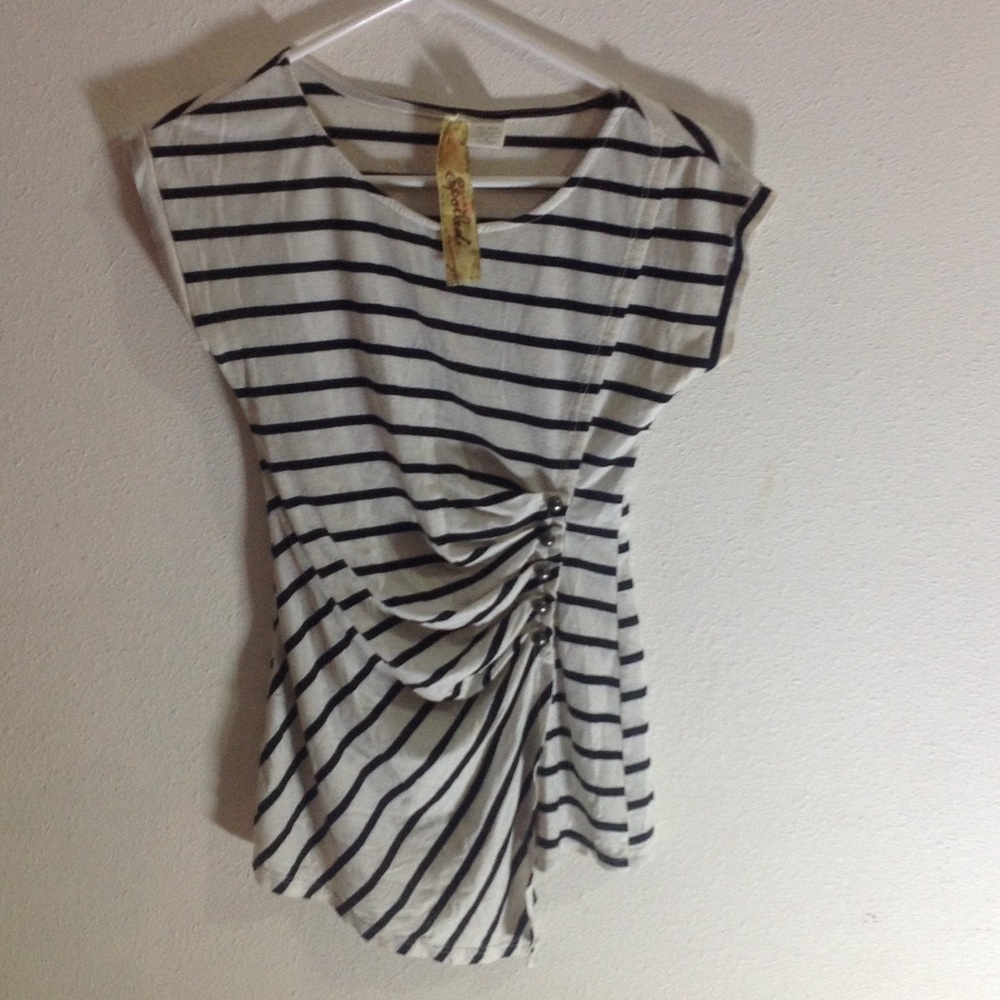Live to be spoiled Black /cream size S shirt. Button ruching. Cap sleeve.