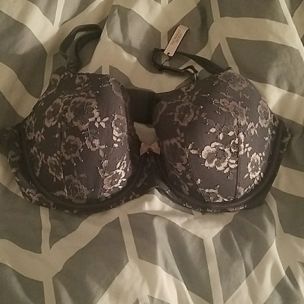 Victoria Secret body by Victoria lined demi