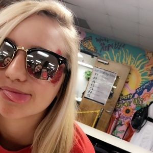 Meet your Posher, Brenna