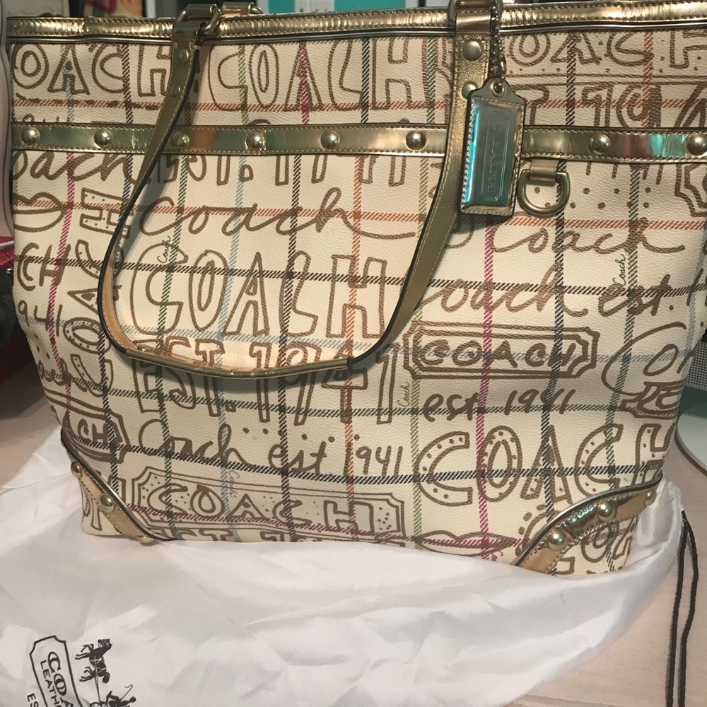 FLASH SALE❗️⚡️Coach large tote, must go!