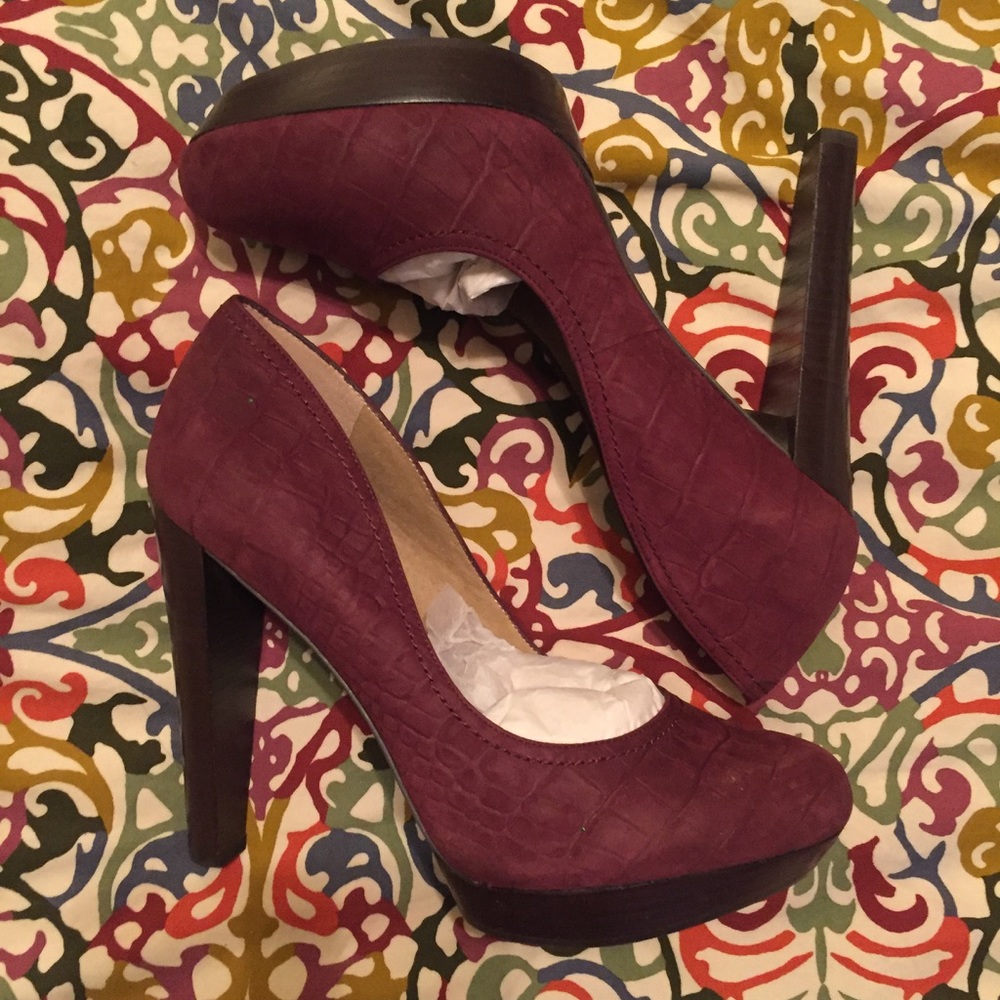 Jessica Simpson suede croc pumps