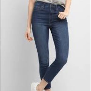 Skinny super high rise crop jeans