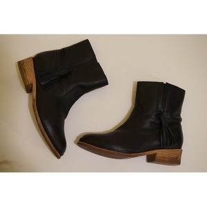 ANTHROPOLOGIE FIEL BLACK TASSEL BOOTS SZ 8