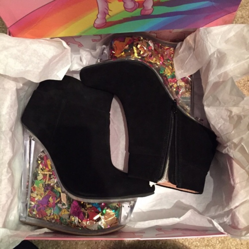 SOLD Jeffrey CampbellSize 9 can Fit a 8 LIke New