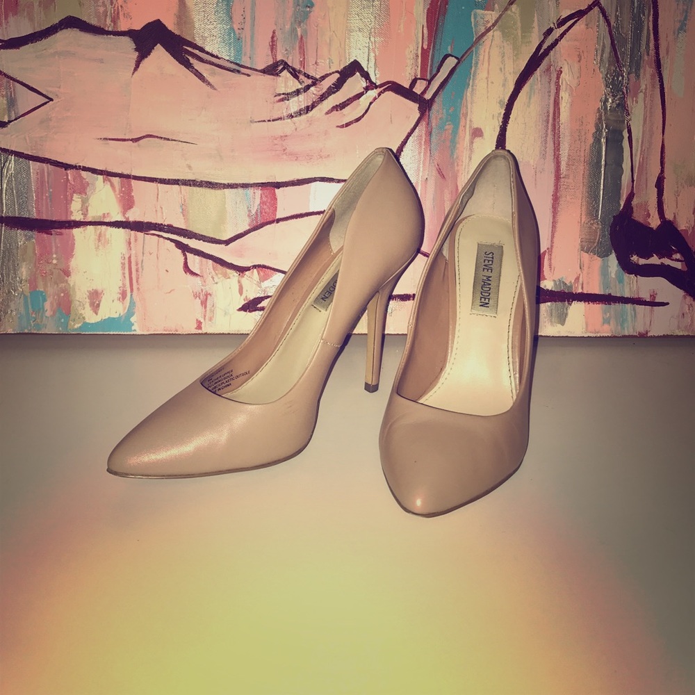 Steve Madden “Galleryy” pumps, blush, size 7.