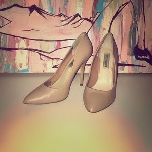 Steve Madden “Galleryy” pumps, blush, size 7.
