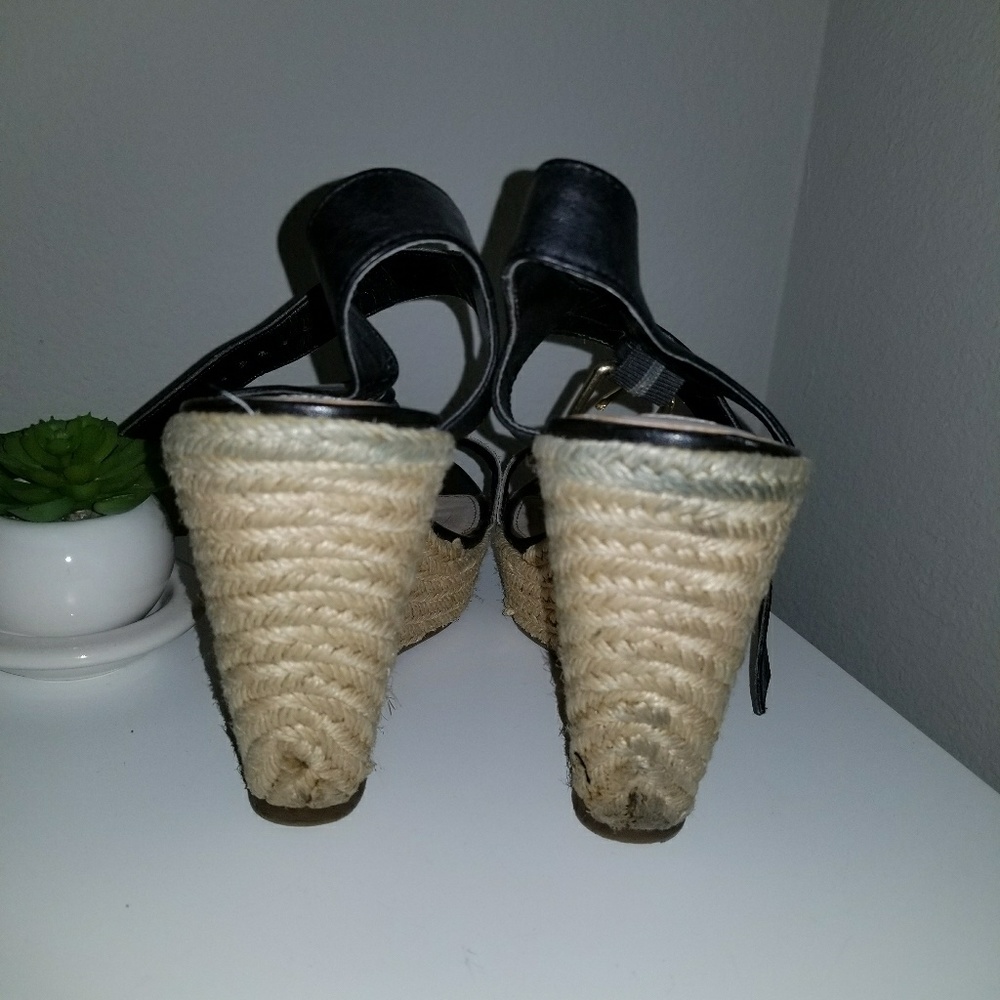 Beautiful and chic shoes - Picture 3 of 3