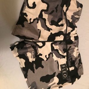 Fleo shorts medium