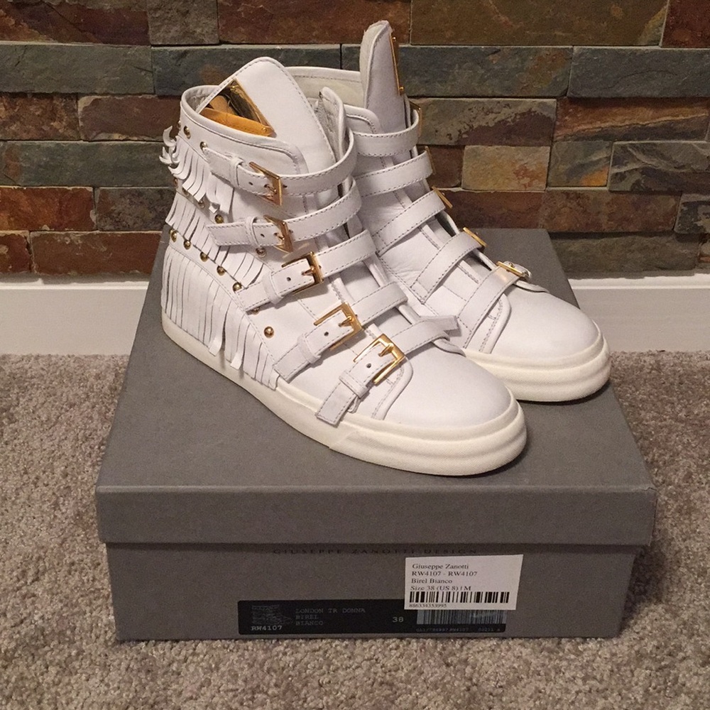 Sneakers